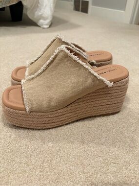 Lucky Brand Beige/Tan Frayed Espadrille Platform Wedge Slides